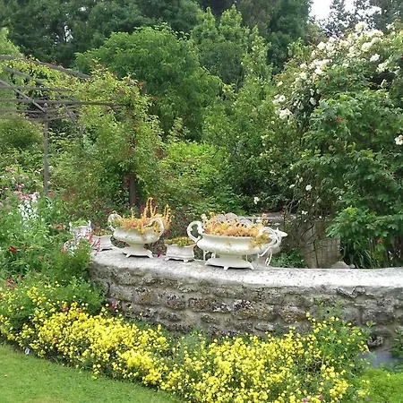 Du Jardin Des Sources Сasa de vacaciones